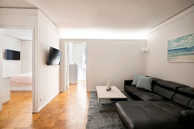 COLUMBUS CIRCLE: 2 BEDROOMS APARTMENT
