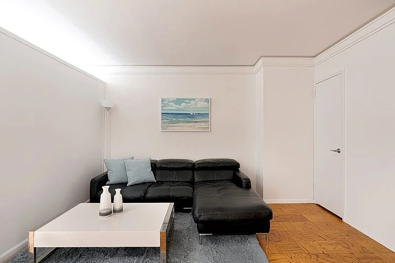 COLUMBUS CIRCLE: 2 BEDROOMS APARTMENT in New York City, New York, United States — photo 4