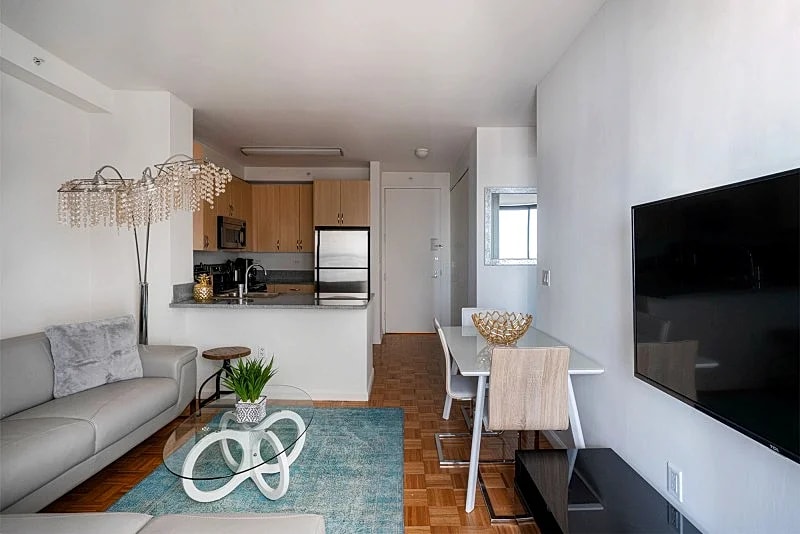 MIDTOWN WEST 2 BEDROOM - 47TH ST AND 8TH AVENUE in New York City, New York, United States — photo 3