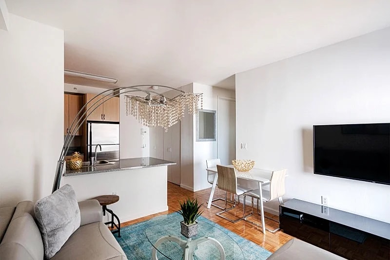 MIDTOWN WEST 2 BEDROOM - 47TH ST AND 8TH AVENUE in New York City, New York, United States — photo 2