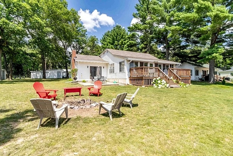 CHARMING COTTAGE ON ROCHE-A-CRI LAKE WITH PRIVATE PIER AND BEACH - PET FRIENDLY in Friendship, Wisconsin, United States — photo 2