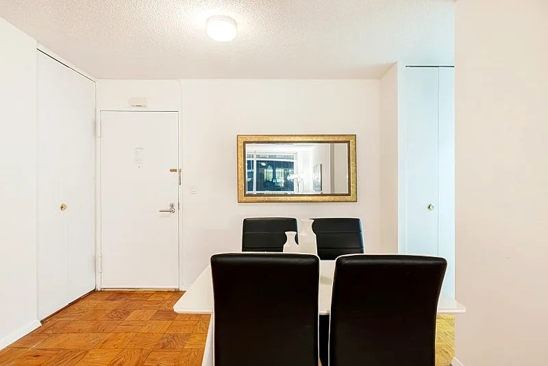 COLUMBUS CIRCLE: 1 BEDROOM APARTMENT in New York City, New York, United States — photo 2