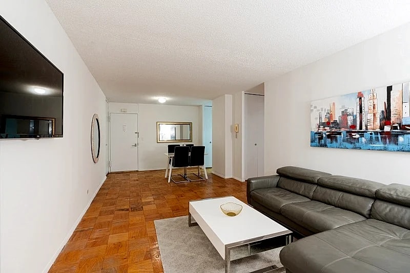 COLUMBUS CIRCLE: 1 BEDROOM APARTMENT in New York City, New York, United States — photo 4