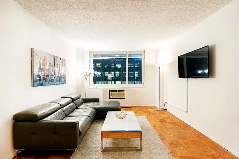 COLUMBUS CIRCLE: 1 BEDROOM APARTMENT in New York City, New York, United States — photo 3
