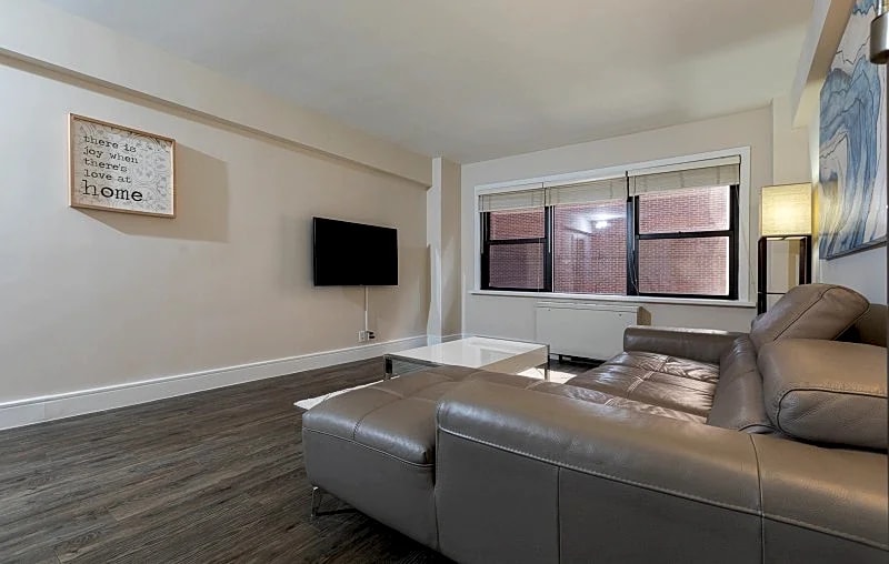 63RD ST AND 3RD AVE in New York City, New York, United States — photo 3