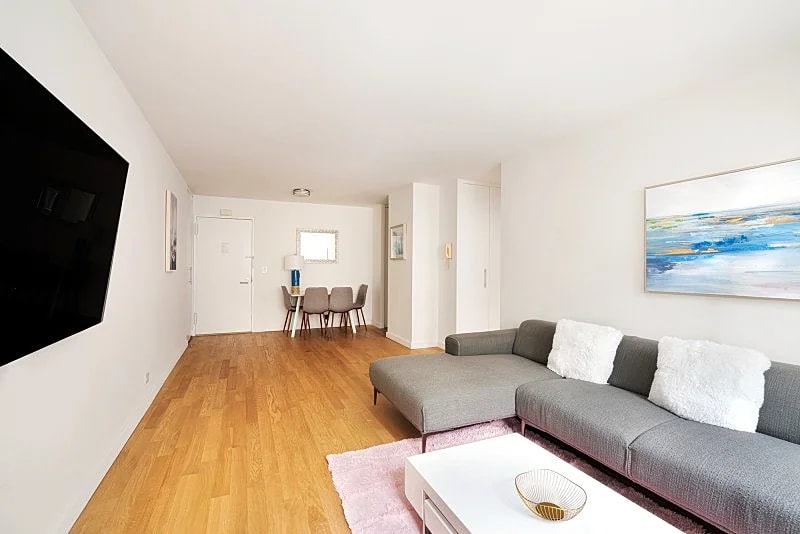 COLUMBUS CIRCLE: 1 BEDROOM APARTMENT in New York City, New York, United States — photo 5