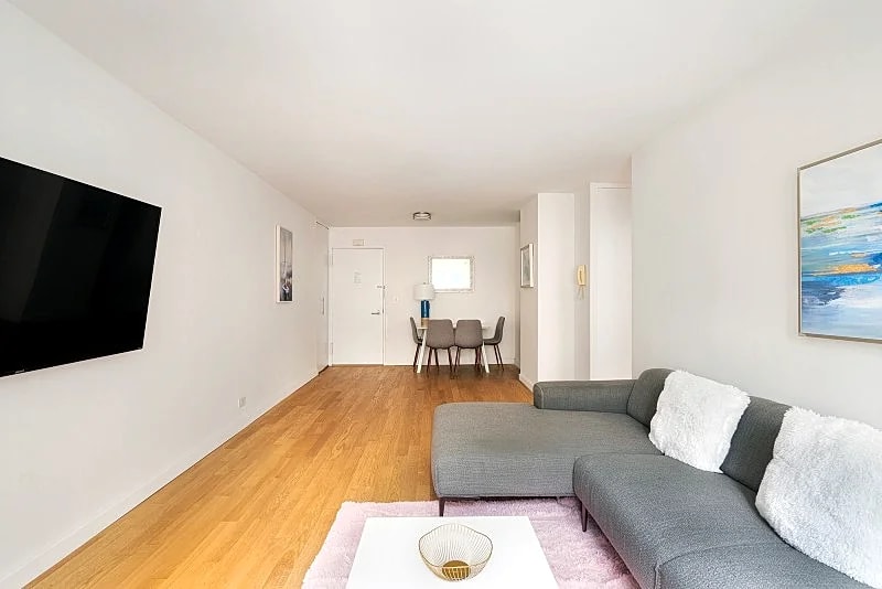 COLUMBUS CIRCLE: 1 BEDROOM APARTMENT in New York City, New York, United States — photo 4