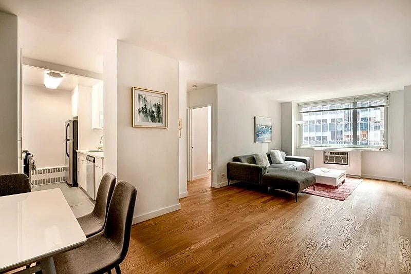 COLUMBUS CIRCLE: 1 BEDROOM APARTMENT in New York City, New York, United States — photo 3