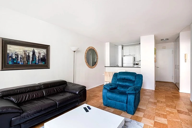 COLUMBUS CIRCLE: 1 BEDROOM APARTMENT in New York City, New York, United States — photo 3