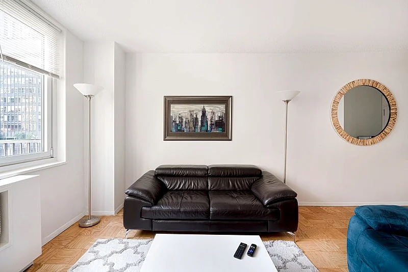 COLUMBUS CIRCLE: 1 BEDROOM APARTMENT