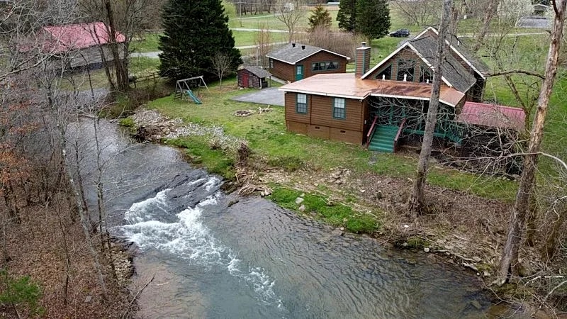 Creekfront property with close-in locations and privacy - Sevierville in Sevierville, Tennessee, United States — photo 4