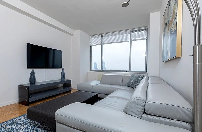 MIDTOWN WEST 1 BEDROOM - 47TH ST AND 8TH AVENUE in New York City, New York, United States — photo 2
