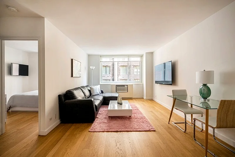 COLUMBUS CIRCLE: 1 BEDROOM APARTMENT