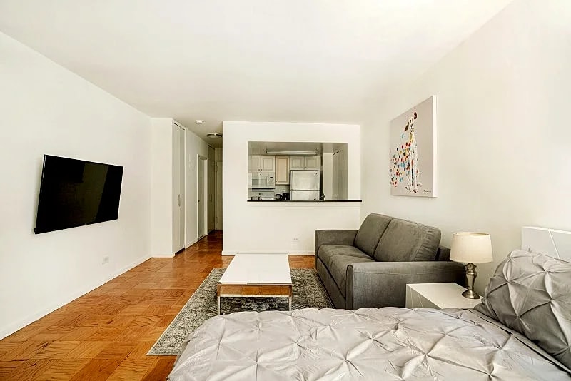 COLUMBUS CIRCLE: STUDIO APARTMENT in New York City, New York, United States — photo 3