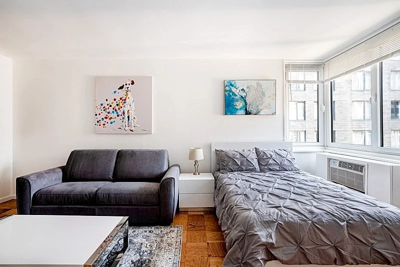 COLUMBUS CIRCLE: STUDIO APARTMENT in New York City, New York, United States — photo 2