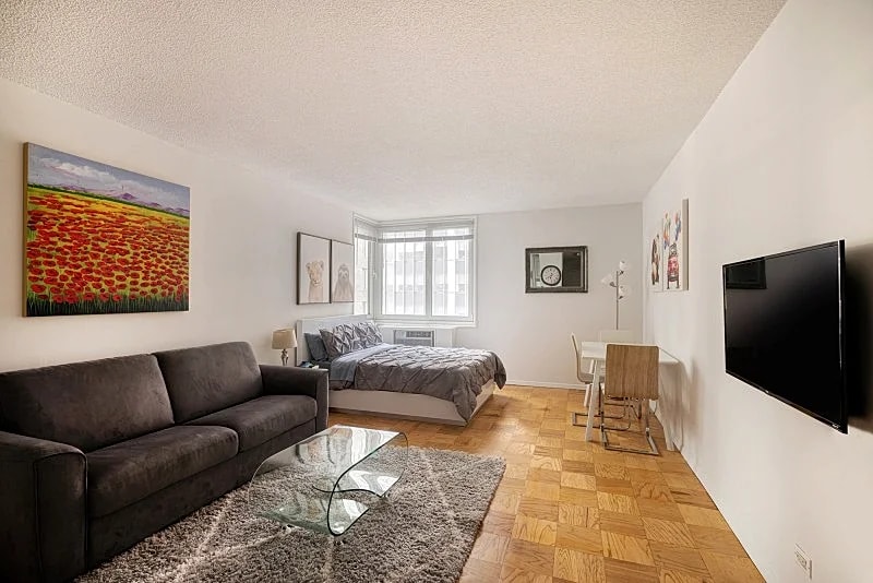 COLUMBUS CIRCLE: STUDIO APARTMENT in New York City, New York, United States — photo 2