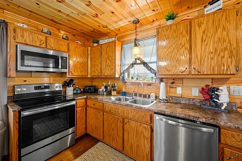 Gorgeous View, Private 5 Acres, Hot Tub, Family Retreat in Sevierville, Tennessee, United States — photo 5