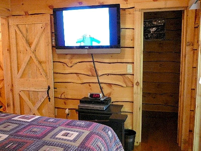 A Above The River Cabin in Shenandoah, Virginia, United States — photo 5
