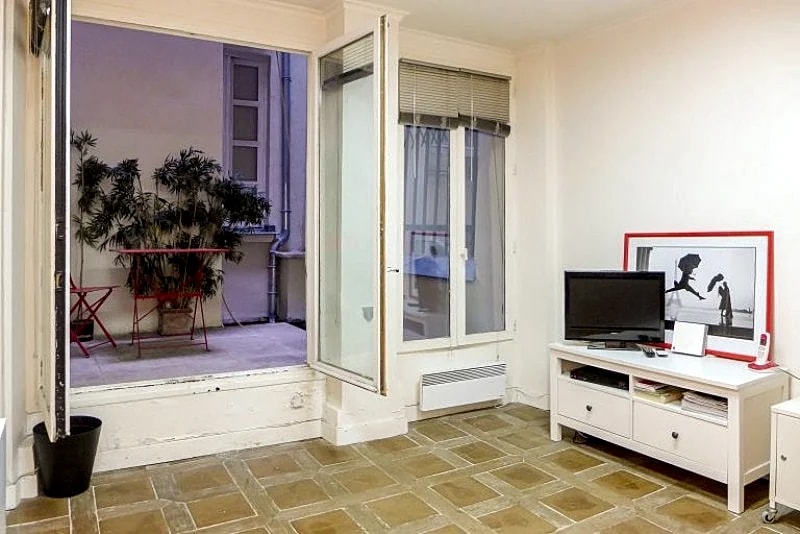 PETITS CARREAUX studio and terrace in Montorgueil in Rue Des Petits Carreaux, Paris, France — photo 4