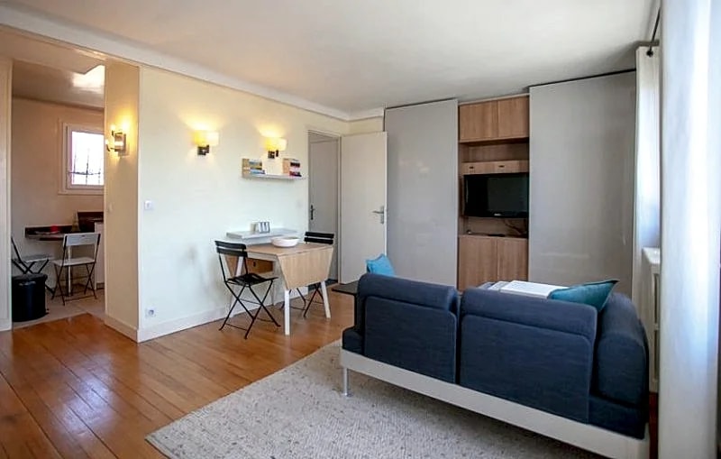 ENTREPRENEURS large studio with terrace near in lively Commerce street