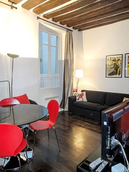 1 Bedroom Le Marais GRAVILLIERS Paris in Rue Des Gravilliers, Paris, France — photo 2