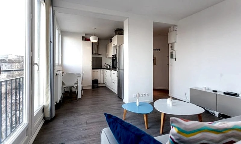 ONE BEDROOM APARTMENT Boulevard de l’Hôpital in Boulevard De La Madeleine, Paris, France — photo 2