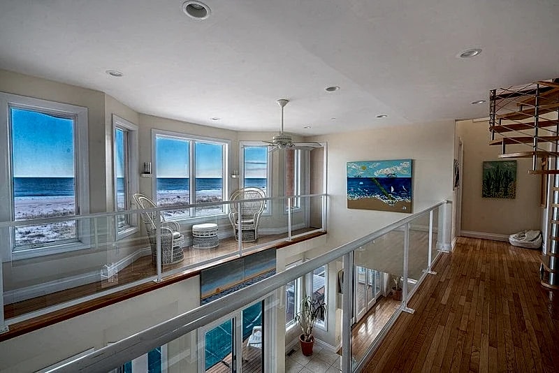 Luxury Oceanfront House! Pool+Jacuzzi facing the Ocean,call for Last min deals!! in Westhampton Beach, New York, United States — photo 5
