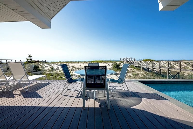 Spectacular 8 BR Oceanfront Hamptons Beach House in Westhampton Beach, New York, United States — photo 4