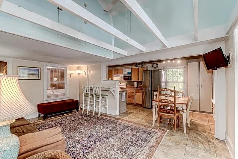 Steps from the beach, Charming historic cottage! in Folly Beach, South Carolina, United States — photo 4