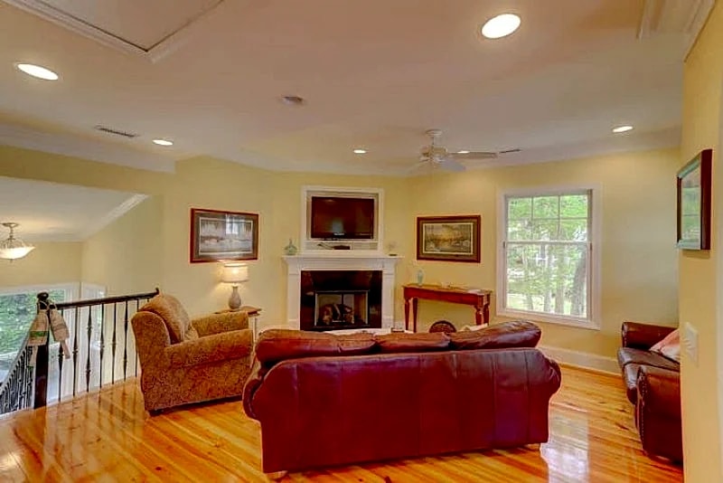 The Tree House- Ocean Views, Pet-Friendly with Fenced In Yard in Folly Beach, South Carolina, United States — photo 3