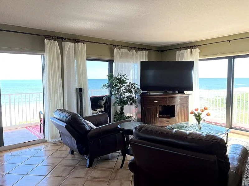 Sandcastles 711, "Sunny Daze" Gorgeous Ocean Front Condo with marvelous views! in Cocoa Beach, Florida, United States — photo 3