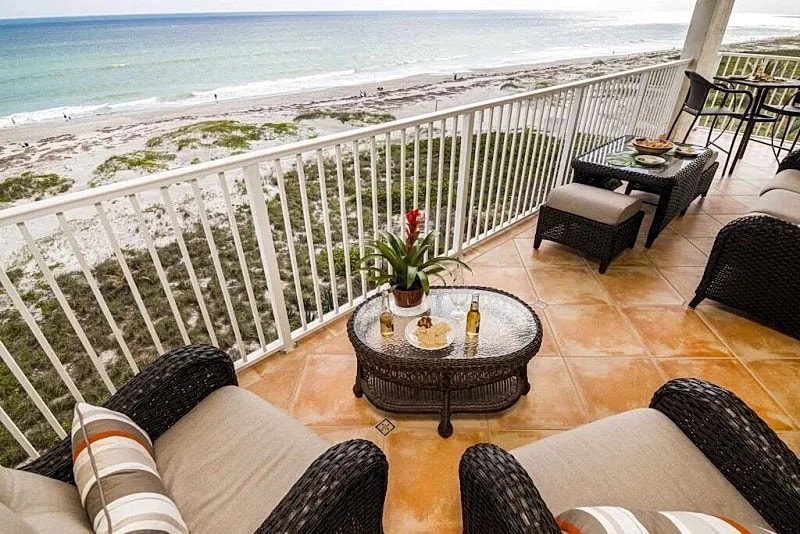 Sandcastles 711, "Sunny Daze" Gorgeous Ocean Front Condo with marvelous views! in Cocoa Beach, Florida, United States — photo 4