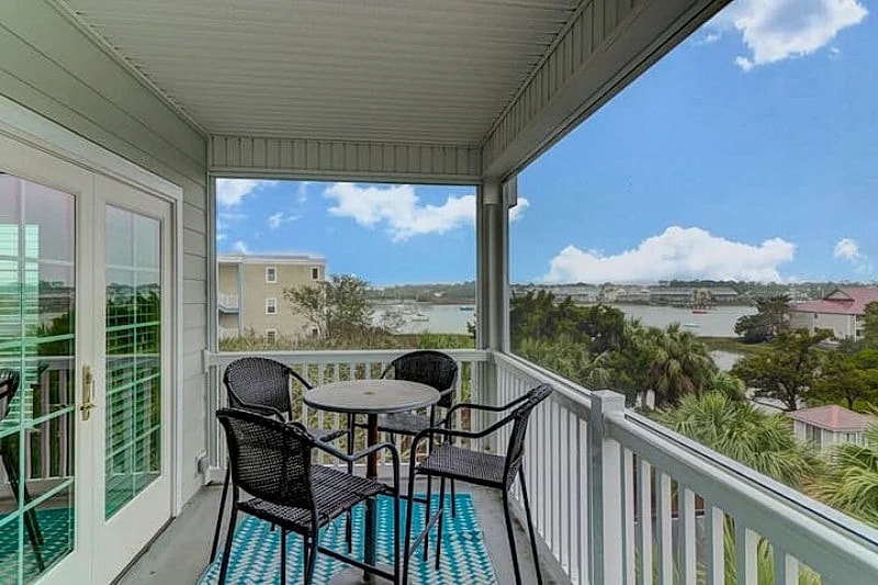 Marshwinds 2U- River View Top Floor Condo with Community Pool - Elevator Access in Folly Beach, South Carolina, United States — photo 4