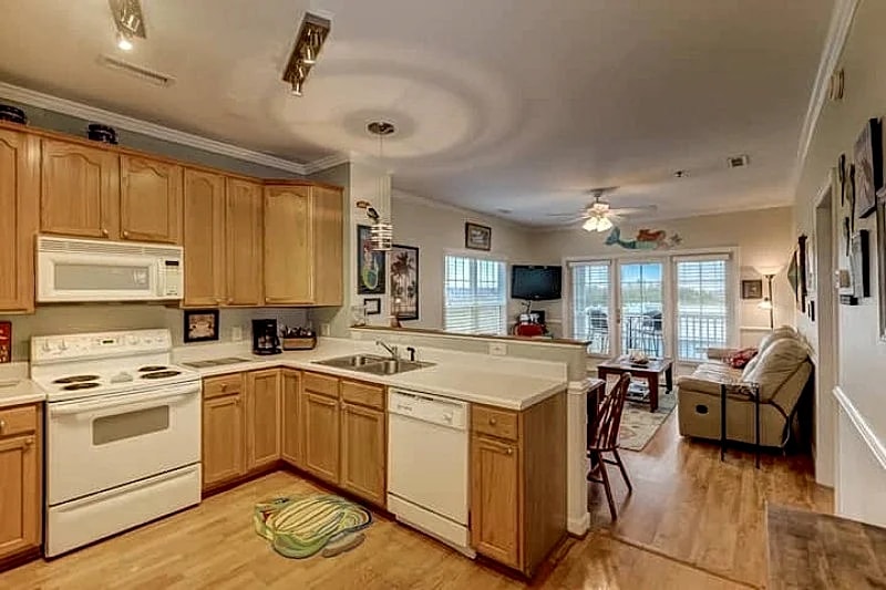 Marshwinds 2U- River View Top Floor Condo with Community Pool - Elevator Access in Folly Beach, South Carolina, United States — photo 3