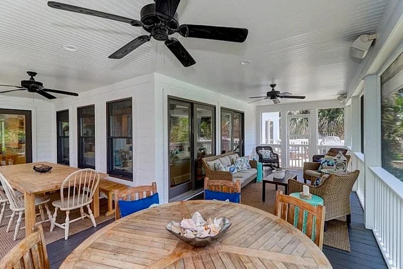 Beautiful home with a gorgeous saltwater pool -1 block from the beach. in Isle Of Palms, South Carolina, United States — photo 4
