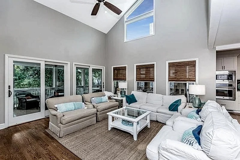 Beautiful home with a gorgeous saltwater pool -1 block from the beach. in Isle Of Palms, South Carolina, United States — photo 3