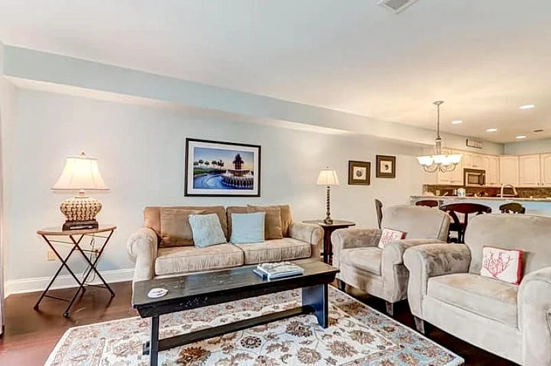 Incredible 1 Bedroom Condo, Renovated, Steps from Beach in Isle Of Palms, South Carolina, United States — photo 2