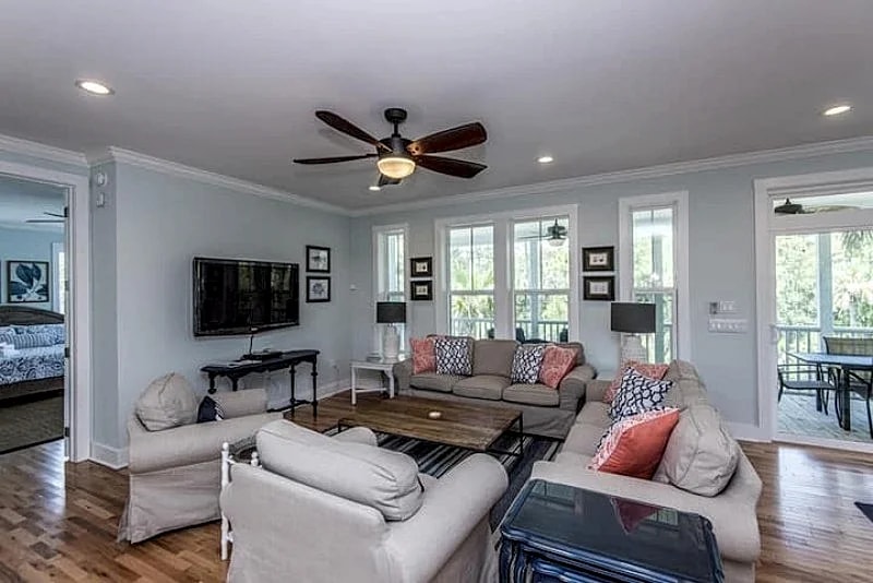 804 West Cooper- Very Private and Close to Beach - Extra Large Rooms & Bathrooms in Folly Beach, South Carolina, United States — photo 2