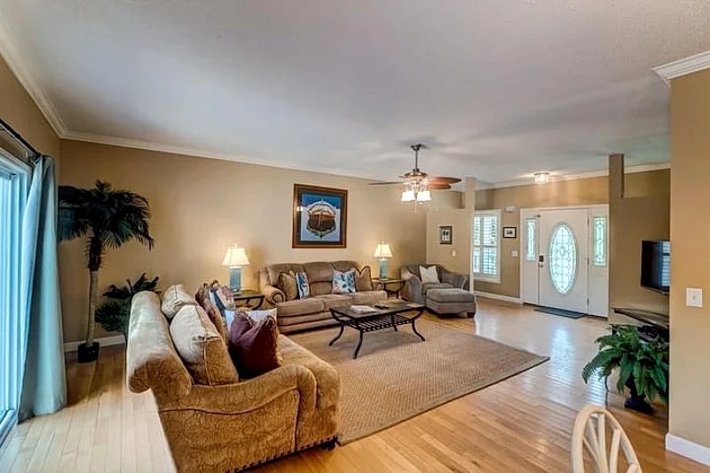 Palms II- Large Southern Beach Home with Game Room- Short Walk to Beach, Lot of Amenities in Folly Beach, South Carolina, United States — photo 4