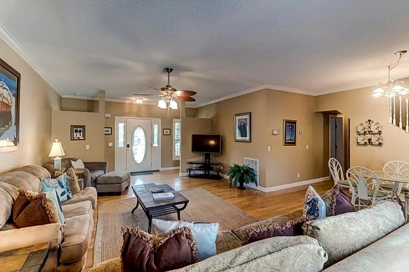 Palms II- Large Southern Beach Home with Game Room- Short Walk to Beach, Lot of Amenities in Folly Beach, South Carolina, United States — photo 3