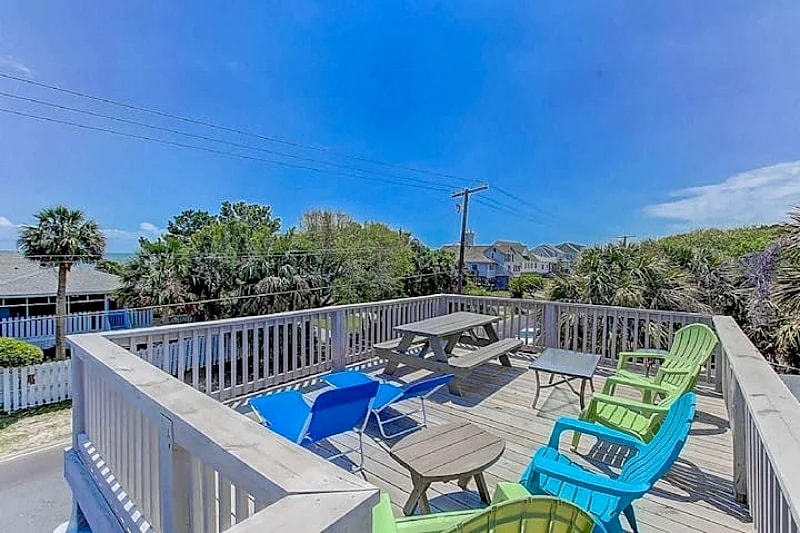 Sandy Cheeks- Pet Friendly Folly Beach - Rooftop Deck, Close to Beach in Folly Beach, South Carolina, United States — photo 3