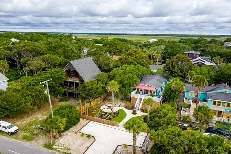 Casa Turquesa- New to Rental Market, New Furnishings - Steps to beach access! in Folly Beach, South Carolina, United States — photo 3
