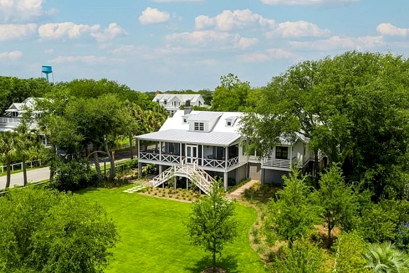 Stunning Sullivan's Island Monthly Summer Rental in Sullivan's Island, South Carolina, United States — photo 2