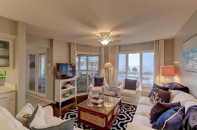 Ocean Views Abound! Large Screen Porch in Isle Of Palms, South Carolina, United States — photo 5