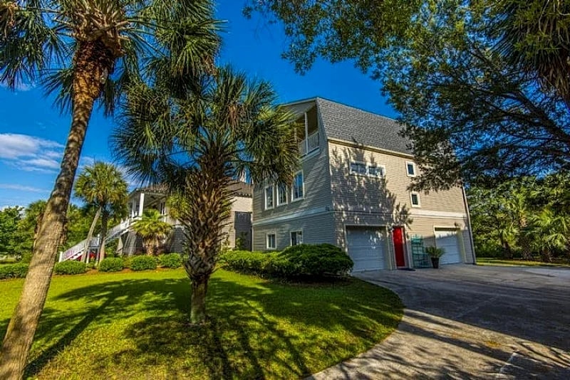 Afternoon Delight- Remodeled, Large, Pet-Friendly-2100 sq ft! in Folly Beach, South Carolina, United States — photo 2
