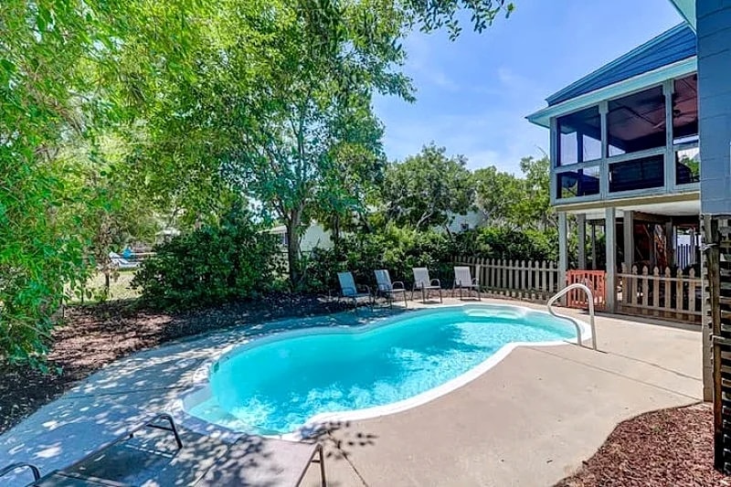 Private Pool, Pet Friendly, New to Rental, New Furnishings in Isle Of Palms, South Carolina, United States — photo 4