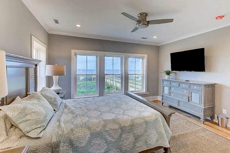 The Swell Life- Luxury Oceanfront Home, Close to Downtown Folly Beach! in Folly Beach, South Carolina, United States — photo 5