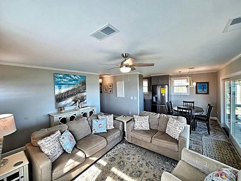 Folly Wobble- Oceanfront with Full-Length Porch - Free $250 Beach Gear Credit in Folly Beach, South Carolina, United States — photo 2