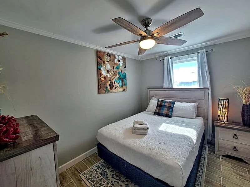 Folly Wobble- Oceanfront with Full-Length Porch - Free $250 Beach Gear Credit in Folly Beach, South Carolina, United States — photo 3