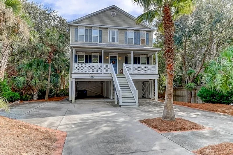 In Chambers- Private Salt Water Pool! Close to Downtown Folly Beach